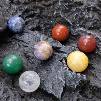 Chakela Set kugličnih kamenja u polygonalnom drvenom kutiji – ametist, agat i jade, kristalna dekoracija