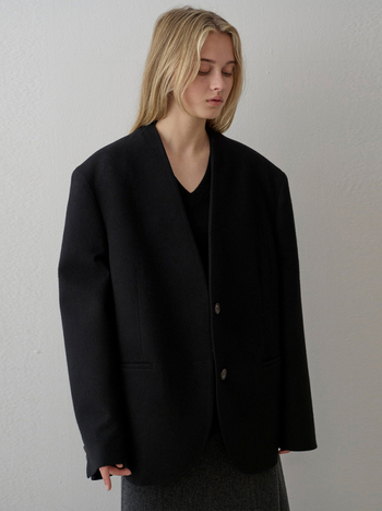 Ženski vuneni kaput s V izrezom, jesen-zima 2025, elegantan gradski stil, ravni kroj