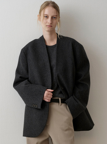 Ženski vuneni kaput s V izrezom, jesen-zima 2025, elegantan gradski stil, ravni kroj