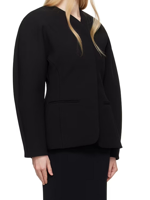 Ženska jakna srednje duljine od pamukasto-smjese, s uskim strukom, V-izrez, dugi rukavi, elegantan gradski stil