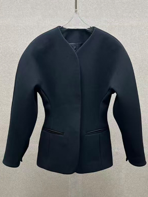 Ženska jakna srednje duljine od pamukasto-smjese, s uskim strukom, V-izrez, dugi rukavi, elegantan gradski stil