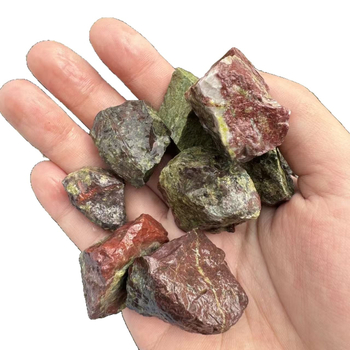 Prirodni Dragon Blood kamen, kristal – neravni kamen za aromaterapiju i ukrašavanje krajolika