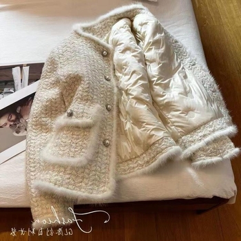 Női téli kabát Chanel-stílusban, vast töméses béléssel és texturált mintázattal, karcsú vonalú megjelenéshez