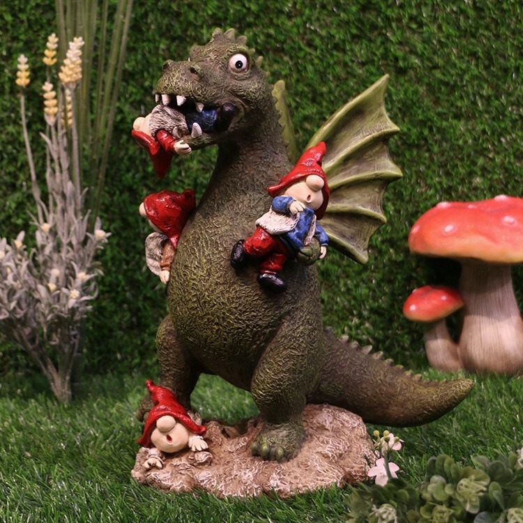 Figurica od smole: krilati dinosaur koji jede gnoma, ukras za vrt, ručno izrađena figura