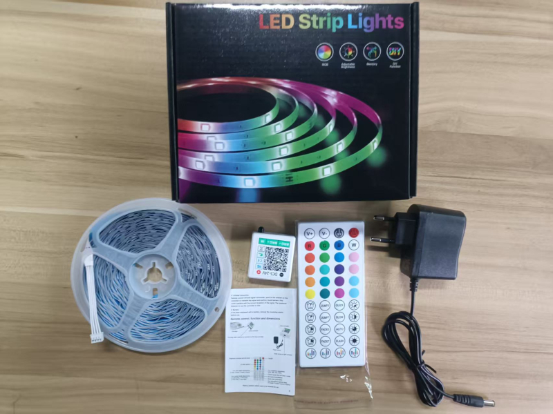 RGB LED traka na skladištu, 44 tipke, 5050, Bluetooth višebojna uz aplikaciju i glazbu, 15 m samoljepljiva podloga