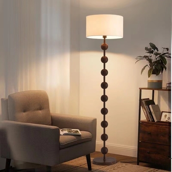 Podna lampa u francuskom luksuznom stilu s mid-century wabi-sabi estetikom za dnevni boravak i spavaću sobu