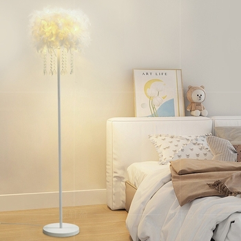 Podna lampa s perjem, francuskog stila, sjenilo od perja i kristalne niti, za dnevni boravak