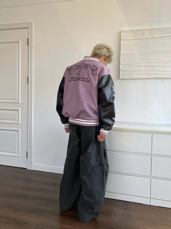 Muška baseball jakna s američkim natpisom i blokom boja, labav kroj, streetwear, proljeće–jesen 2025
