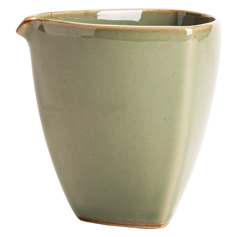 Keramická vintage trojuholníková čajová šálka so sitkom – domáci čajový set