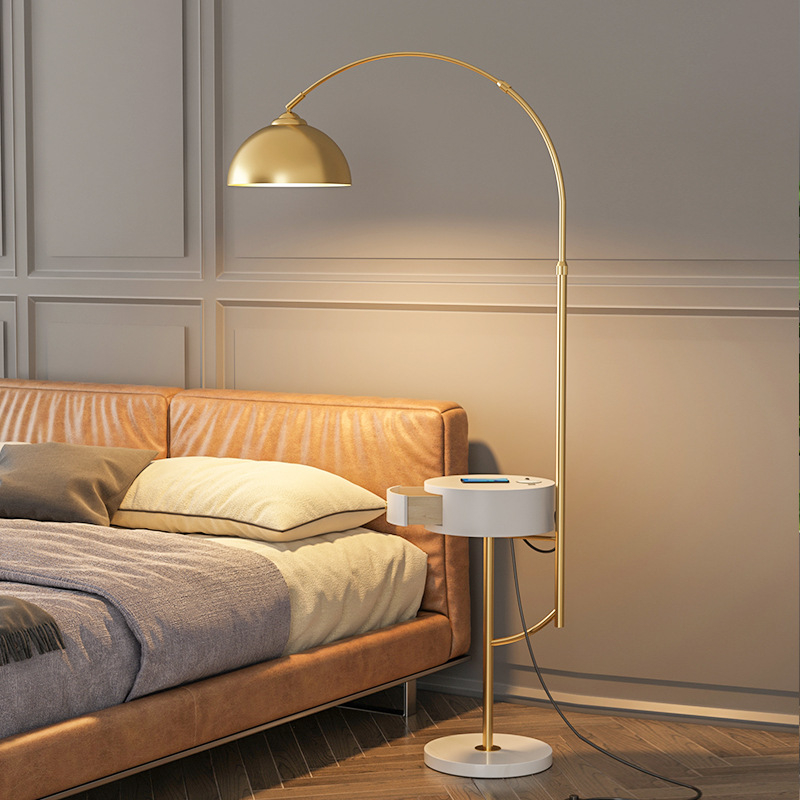 Podna lampa nordijskog stila za dnevni boravak i spavaću sobu uz mramorni stol za kavu