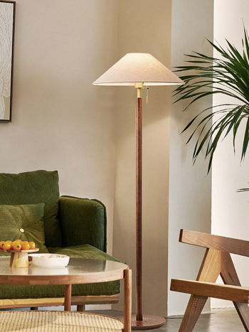 Japanskog stila podna lampa od masivnog drveta s platnenim sjenilom