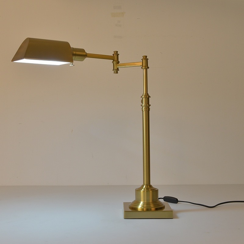 Američka seoska dekorativna svjetiljka s retro industrijskim dizajnom, podesiva stajaća lampa s mehaničkim rukama za spavaću sobu ili ured.