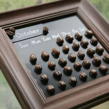 DIY magnetski vječni kalendar sa zrnima kave za dekoraciju