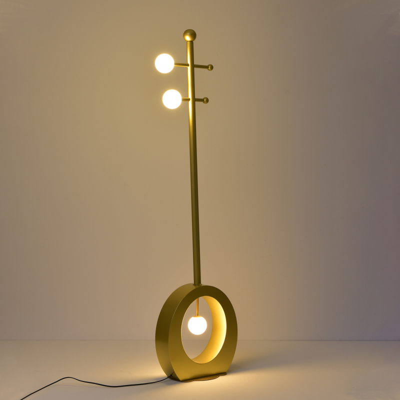 Podna lampa s motivom violine, skandinavski dizajn, kreativni minimalistički dekor za dječju sobu