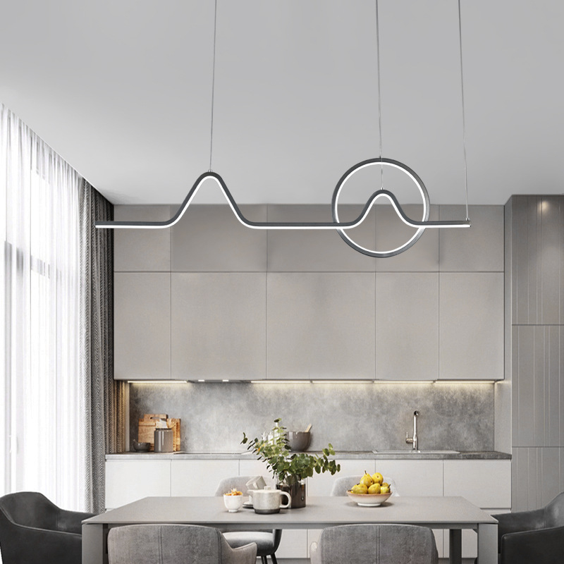 Moderna jednosna luster od kovovanog željeza s LED osvjetljenjem, tijelo od aluminijske zlitine, prilagodljiva visina do 1,2 m, idealna za modne izloge u maloprodaji.