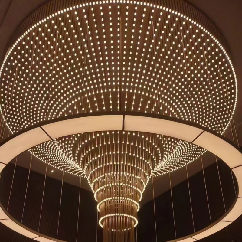 Vlastný osvetľovací projekt pre hotelové foyer - železný luster s LED, moderný minimalistický štýl, vhodný pre banketovú sálu a knižnicu