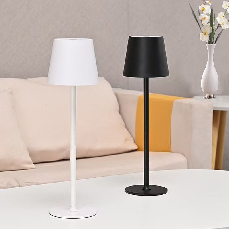 Zlatá kovová nočná lampa na jedálenský stôl – dekoratívne osvetlenie pre atmosféru, nabíjateľné
