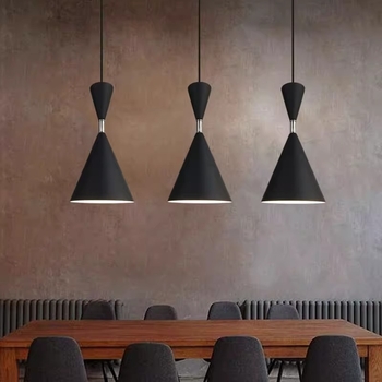 Priemyselný štýl čierny železný luster, retro minimalistický dizajn, dekor pre obývaciu izbu, bar, reštauráciu alebo hotel