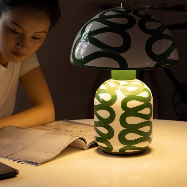 Keramická lampa v tvare hríbika, glazovaná zelená – ambientné osvetlenie na čítanie v spálni, chodbe a študovni