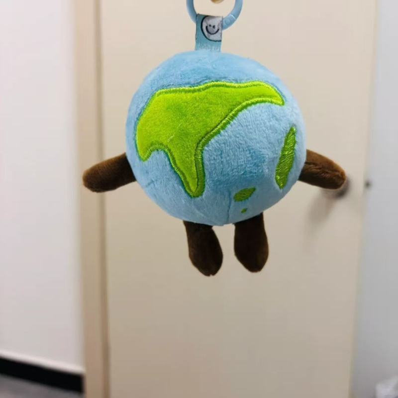 Little Earth pliš lutkica – privjesak za ključeve i torbu