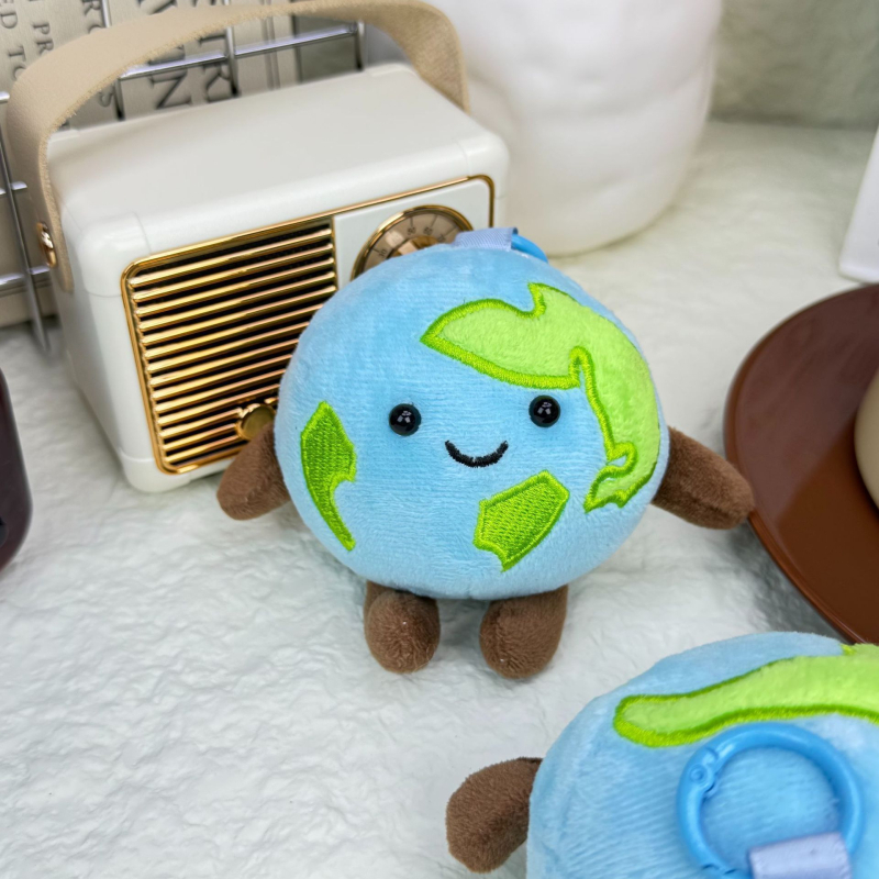 Little Earth pliš lutkica – privjesak za ključeve i torbu