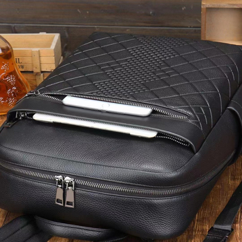 Muški poslovni ruksak od prave kože, vrhunska teleća koža, pogodan za putovanja i svakodnevnu upotrebu; prostor za 15,6-inčni laptop; vodootporan; podstava od najlona; naramenice s zračnim jastučićem; geometrijski uzorak.
