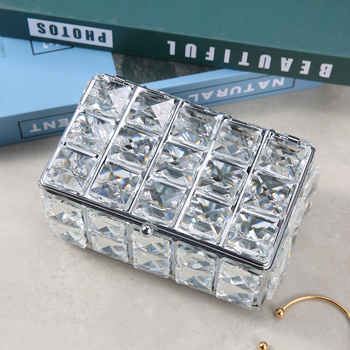 Kristalna i metalna kutija za nakit s poklopcem, karirani uzorak, lagana luksuzna kutija za pohranu, kapacitet 1 L, dimenzije 15 × 9,8 × 7,8 cm, model SSH