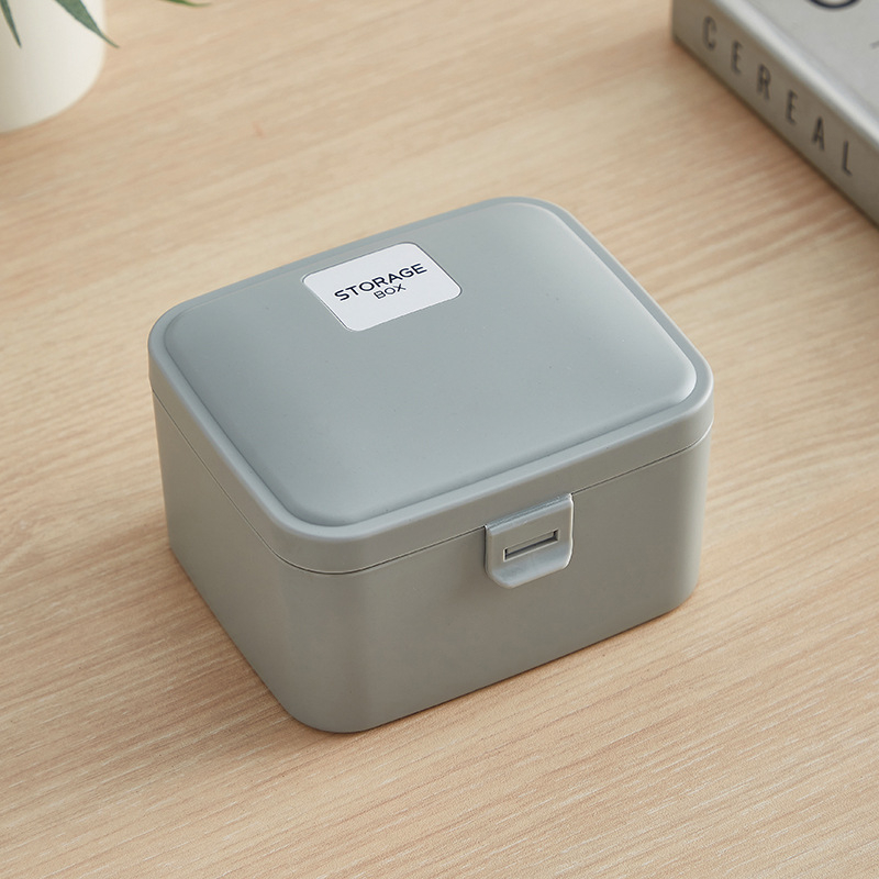 Cutie de depozitare portabilă minimalistă pentru încărcătoare și cabluri — organizator pentru birou cu capac, dimensiuni 12×10×6,5 cm, volum 1 L