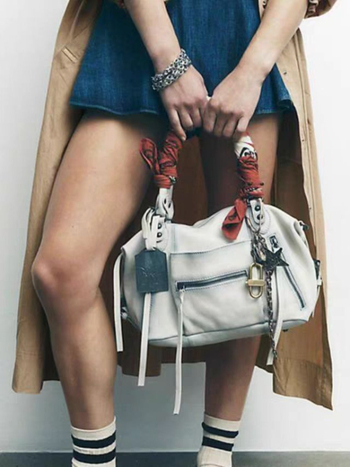 Free People torbica Sea Salt White s vintage efektom, za ramena i crossbody, biker stil