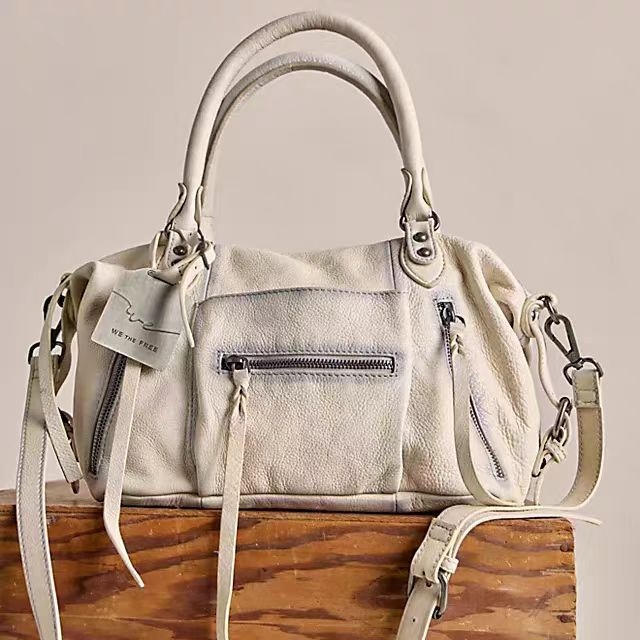 Free People torbica Sea Salt White s vintage efektom, za ramena i crossbody, biker stil