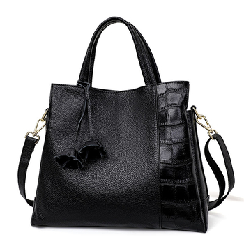 QianDian 2026 Ženska torba od prave kože, casual stil, velika tote torba s ramenom i crossbody trakom, resice