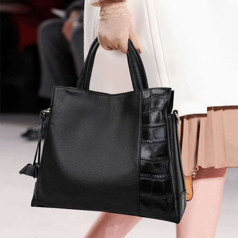 QianDian 2026 Ženska torba od prave kože, casual stil, velika tote torba s ramenom i crossbody trakom, resice