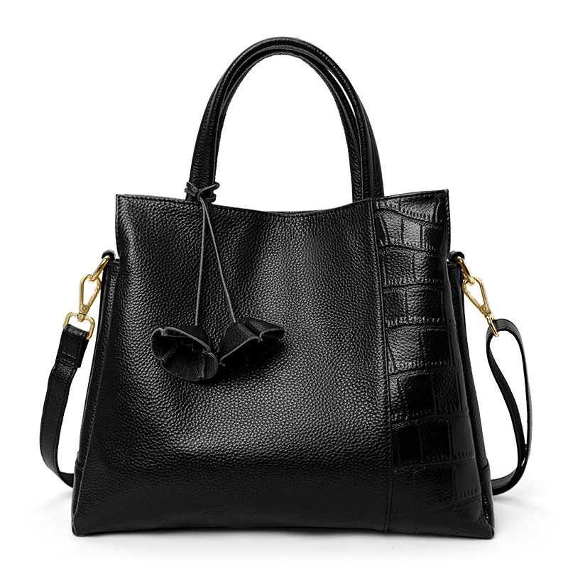 QianDian 2026 Ženska torba od prave kože, casual stil, velika tote torba s ramenom i crossbody trakom, resice