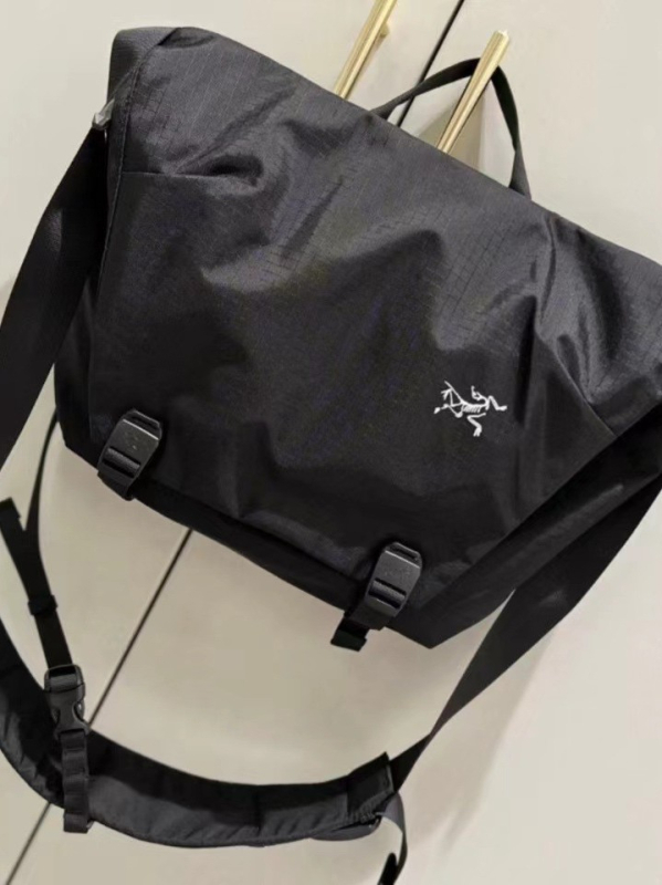Granville 10L vodootporna nylon torba za rame s preklopnim zatvaranjem, gradski stil, za 11-inčni prijenosnik