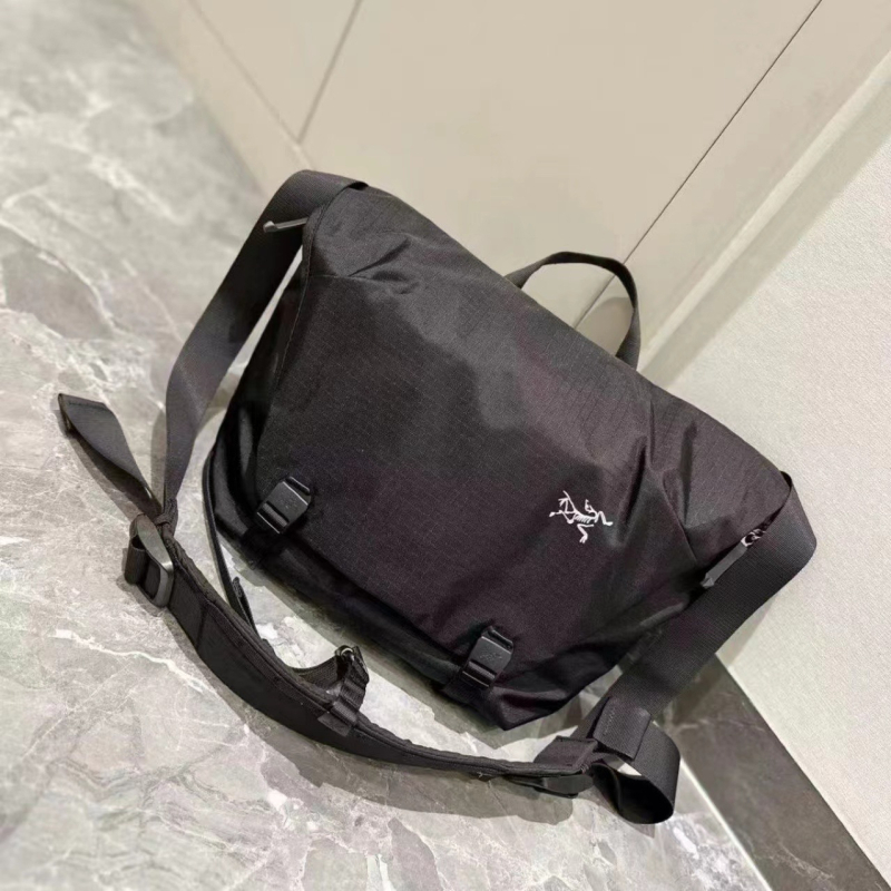 Granville 10L vodootporna nylon torba za rame s preklopnim zatvaranjem, gradski stil, za 11-inčni prijenosnik