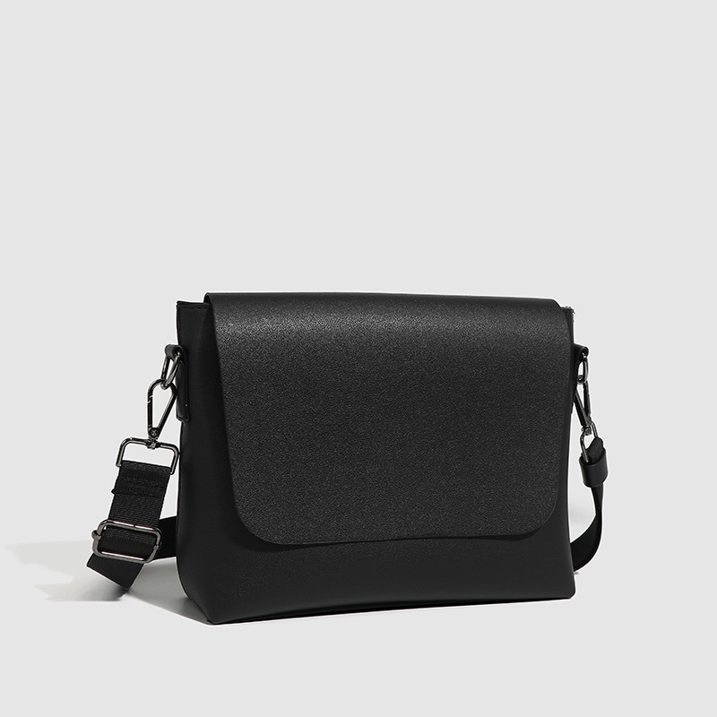 Muška PU kožna crossbody torba, lagana i kompaktna, kvadratnog dizajna, pogodna za 9-inčni prijenosnik, svakodnevna uporaba.
