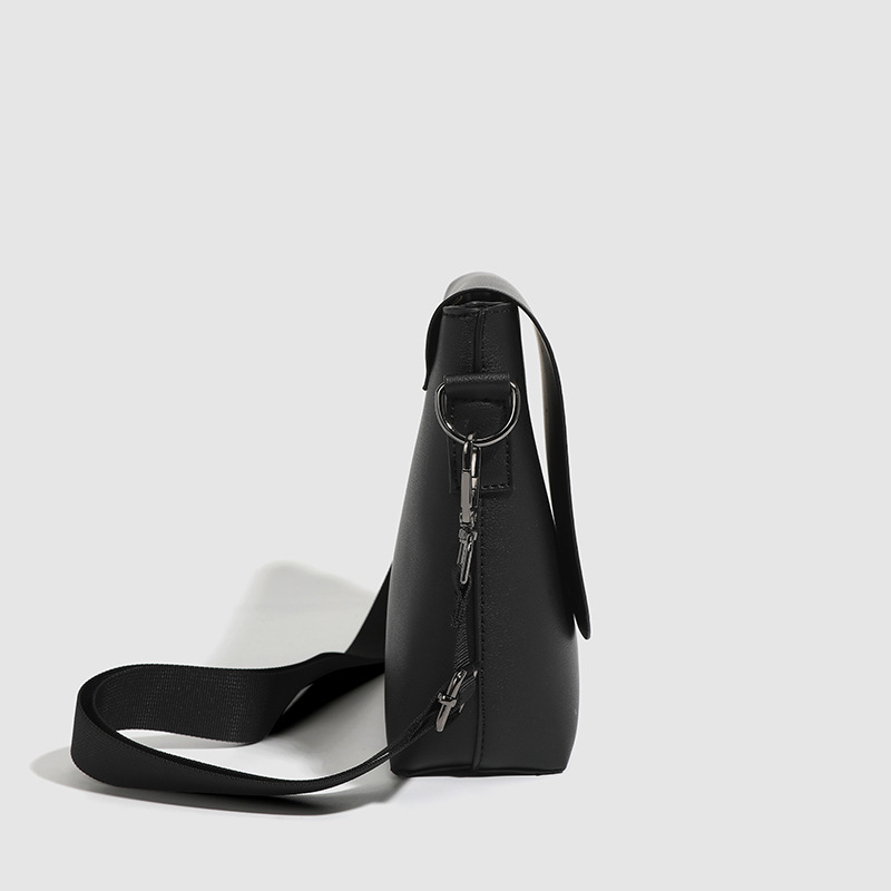 Muška PU kožna crossbody torba, lagana i kompaktna, kvadratnog dizajna, pogodna za 9-inčni prijenosnik, svakodnevna uporaba.