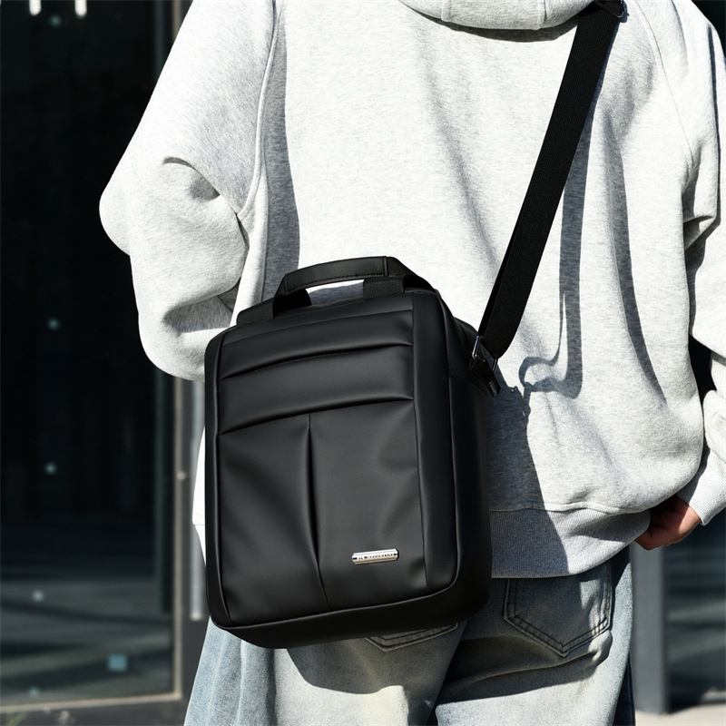 Muška crossbody torba velikog kapaciteta, vodootporna, jednostavnog dizajna, za putovanja na otvorenom