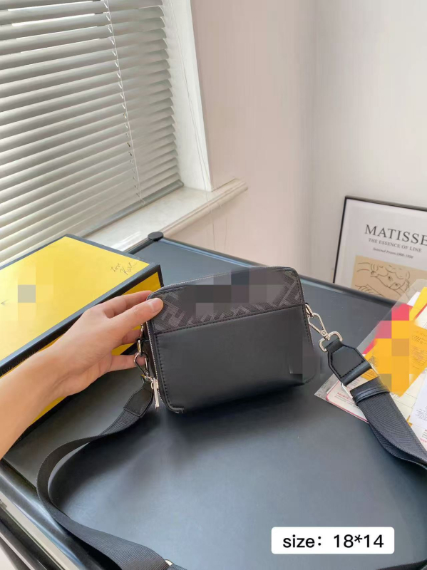 FenDi 2024 nova torbica za fotoaparat s potpunim printom u vintage cvjetnom uzorku, retro kutijasti dizajn s dvostrukim zatvaračem, Dizajn Mali Čudovište, preko ramena