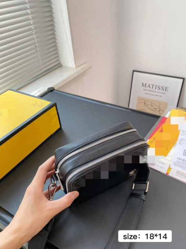 FenDi 2024 nova torbica za fotoaparat s potpunim printom u vintage cvjetnom uzorku, retro kutijasti dizajn s dvostrukim zatvaračem, Dizajn Mali Čudovište, preko ramena