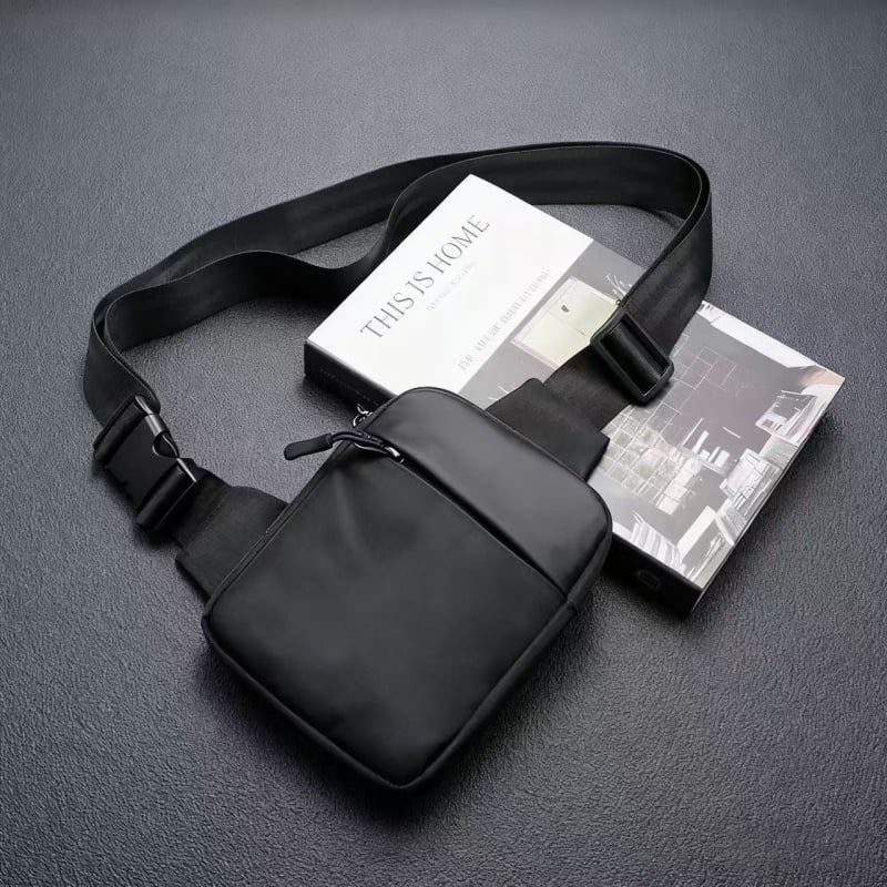 2025 nova muška sportska torba za prsa, kompaktna crossbody torba s pretincom za 8-inčni prijenosnik, lagana