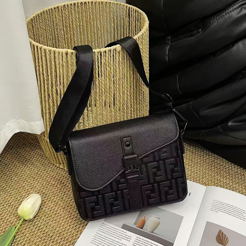 Unisex torba tipa sedlo s kapicom – kreativan, stilski dizajn za poslovne i svakodnevne potrebe