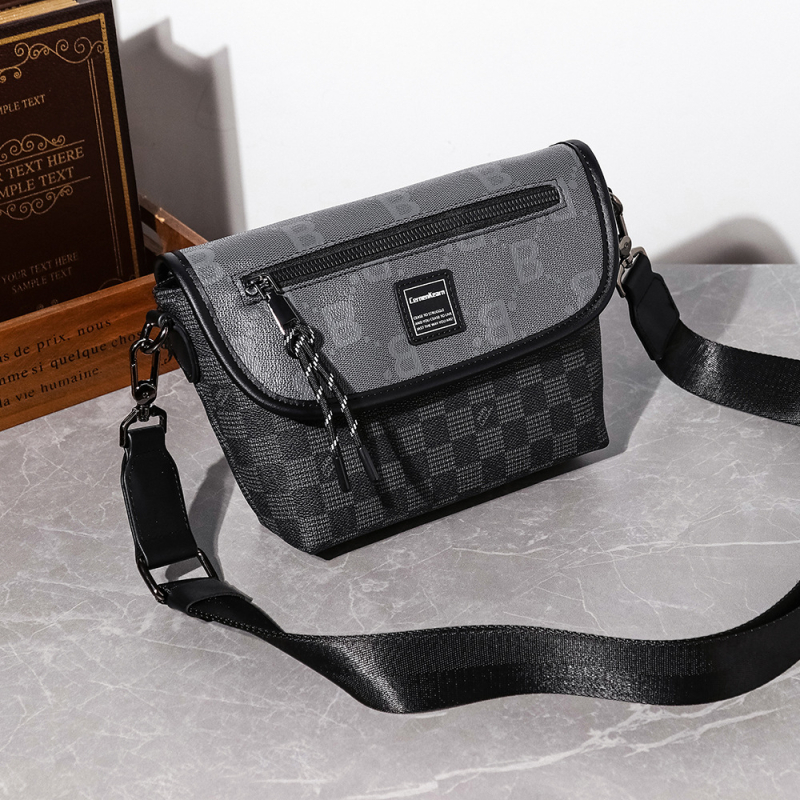 Muška crossbody torba s kariranim uzorkom