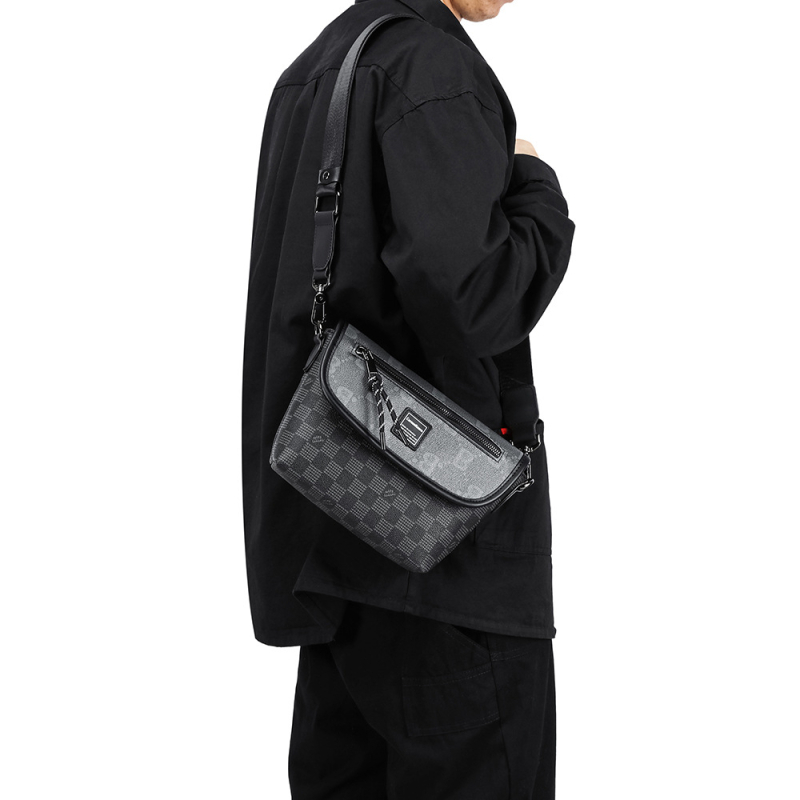 Muška crossbody torba s kariranim uzorkom