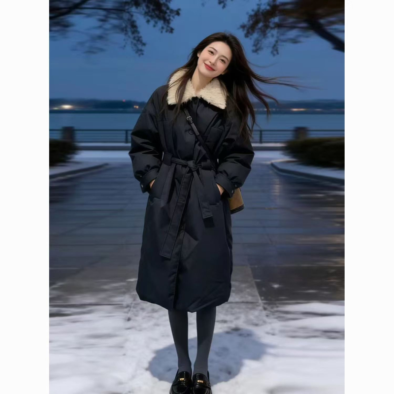 Ženska duga zimska jakna s ovratnikom od ovčje vune i punom od bijelog patka, zima 2025, korejski stil, strukiran dizajn, elegantan vanjski komad