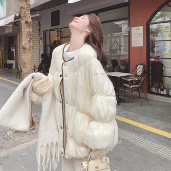 Ženska jakna s perjem od bijele patke, okrugli izrez, Off-White boja, zima 2025