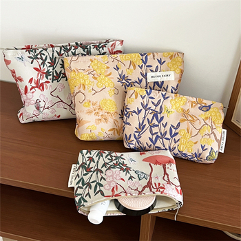 Nagy kapacitású kozmetikai táska rúzs és kozmetikumok tárolására, hordozható mosdó neszesszer juharlevél dizájnnal