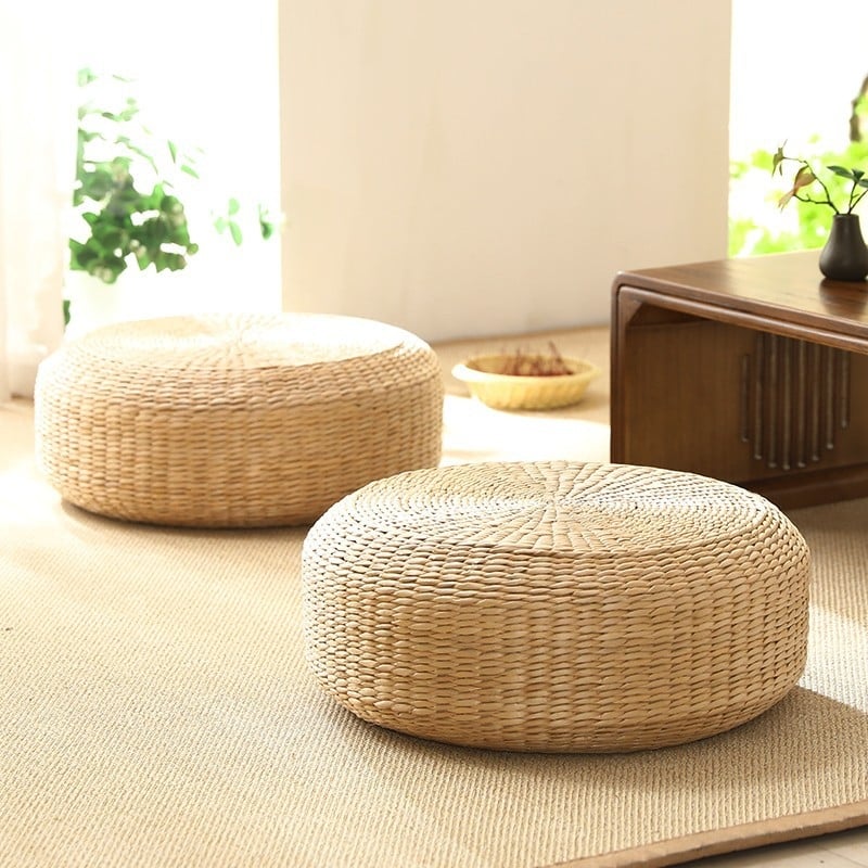 Slamnati tatami jastuk za meditaciju na podu