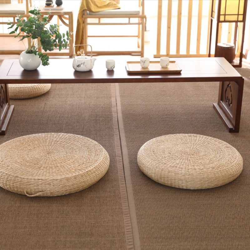 Slamnati tatami jastuk za meditaciju na podu