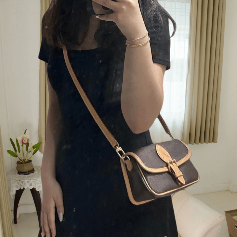 Nano Diane monogram baguette torba od prave kože, mini veličine, preko ramena ili crossbody, ženska mala kvadratna torba